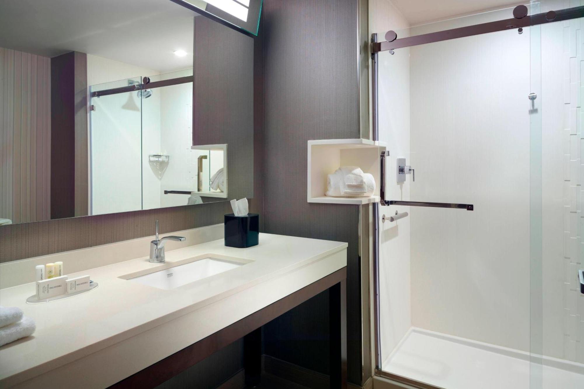 Courtyard By Marriott Lagrange Hotel Buitenkant foto